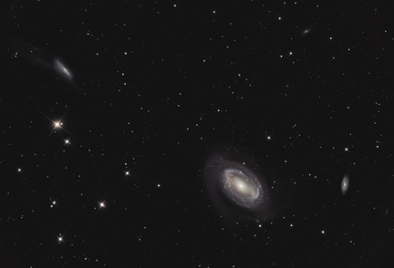 NGC 4725 mit NGC 4747 und NGC 4712