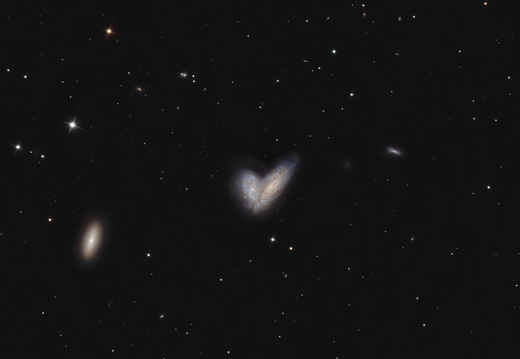 NGC 4567 und NGC 4568 - Siamesische Zwillingsgalaxien